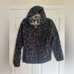 Cozy Sharpa black & gray animal print zip jacket